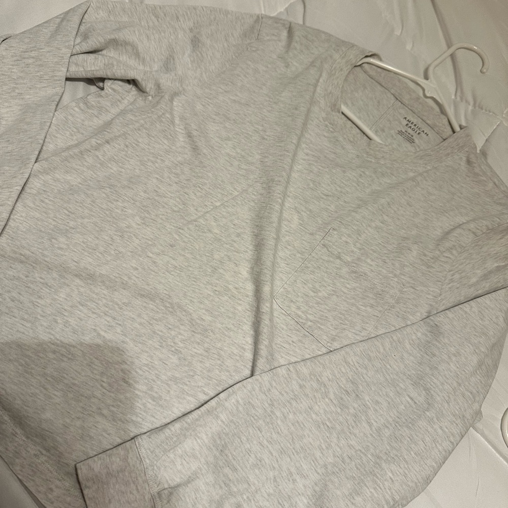 American Eagle Outfitters Light Gray Long Sleeve Medium